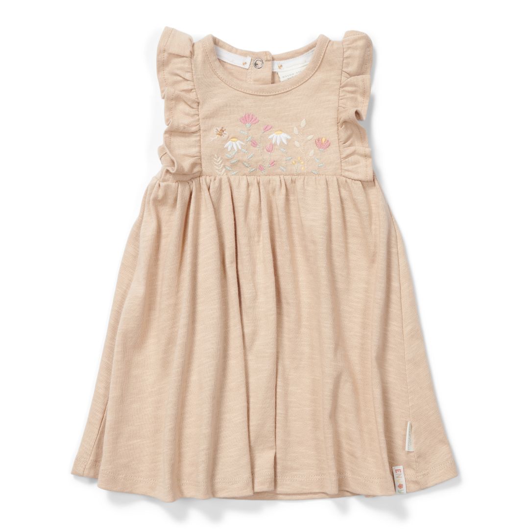 Ärmelloses beiges Babykleid mit Blumenstickerei und Rüschen – Produktansicht