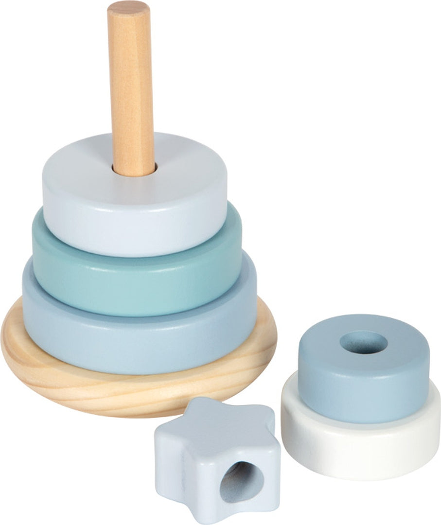 Einzelteile des blauen small foot Stapelturms 12712 beim Zusammenstecken