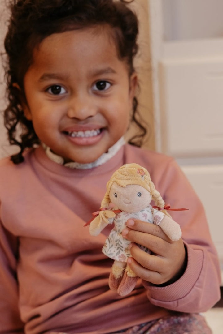 Mini-Puppe Julia 10 cm – weiche Kuschelpuppe ab 12 Monaten