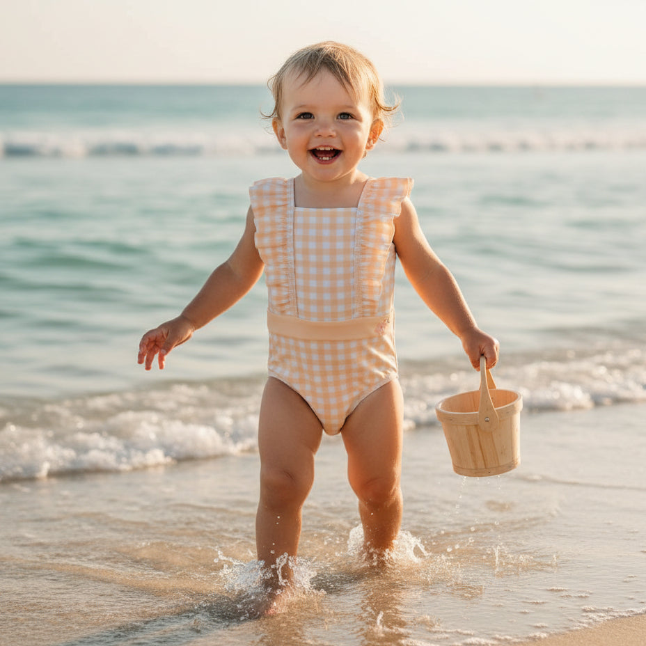 Badeanzug Sunshine Checks von Little Dutch – gelber Kinderbadeanzug mit Volants