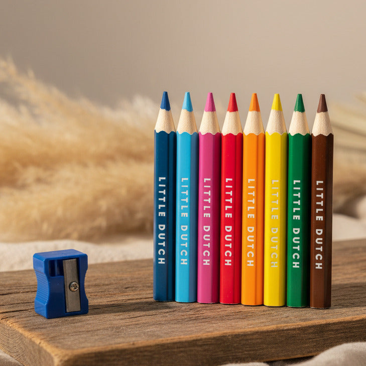 Buntstifte-Set mit acht Farben und Anspitzer für Kinder ab 3 Jahren