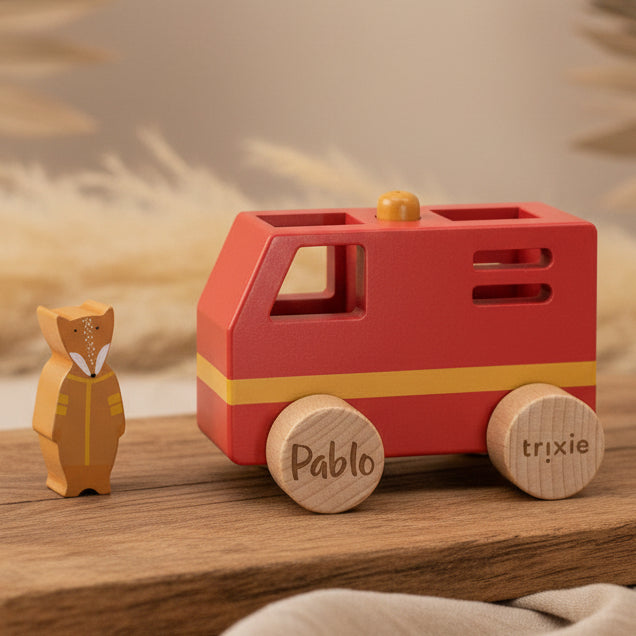 Trixie Mini-Feuerwehrwagen aus Holz – mit Namensgravur auf den Rädern
