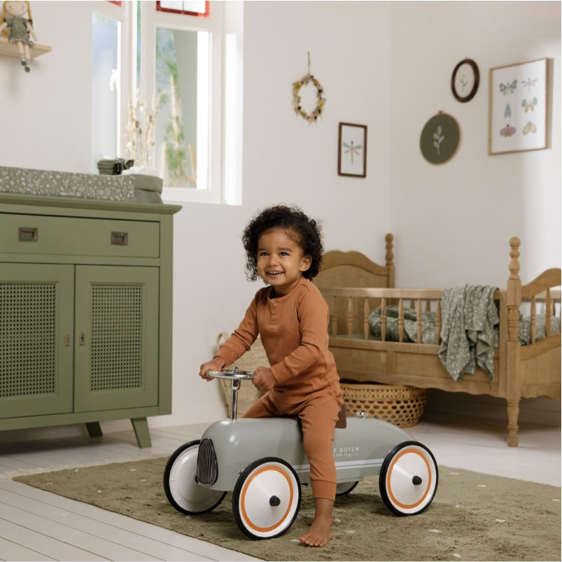 Little Dutch Rutschauto Retro in Grün/Oliv – stabiles Metall-Fahrzeug mit klassischem Design und 20 kg maximaler Traglast ab 2 Jahren