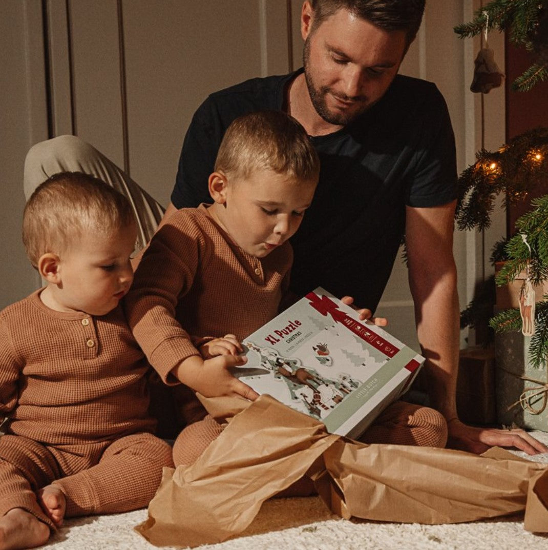 XL-Weihnachtspuzzle von Little Dutch – großes Kartonpuzzle mit Rentier, Hase und geschmücktem Weihnachtsbaum für Kinder