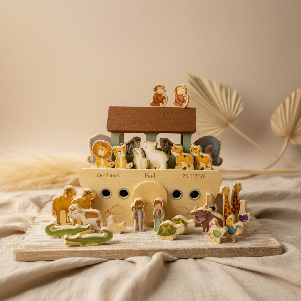 Personalisierte Arche Noah aus Holz zur Taufe – hochwertiges Taufgeschenk mit Namen, individuell bei Schmatzepuffer veredelt