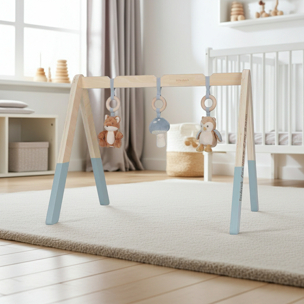 Personalisierbares Forest Friends Spieltrapez aus Holz für Babys mit Name