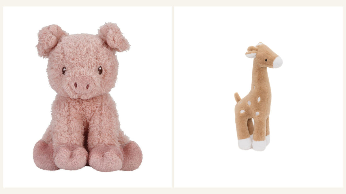 Zwei Original-Produktfotos nebeneinander: rosa Little-Dutch-Kuscheltier Schwein und beigefarbene Jollein-Stoffgiraffe Biscuit, ohne sichtbare Personalisierung.