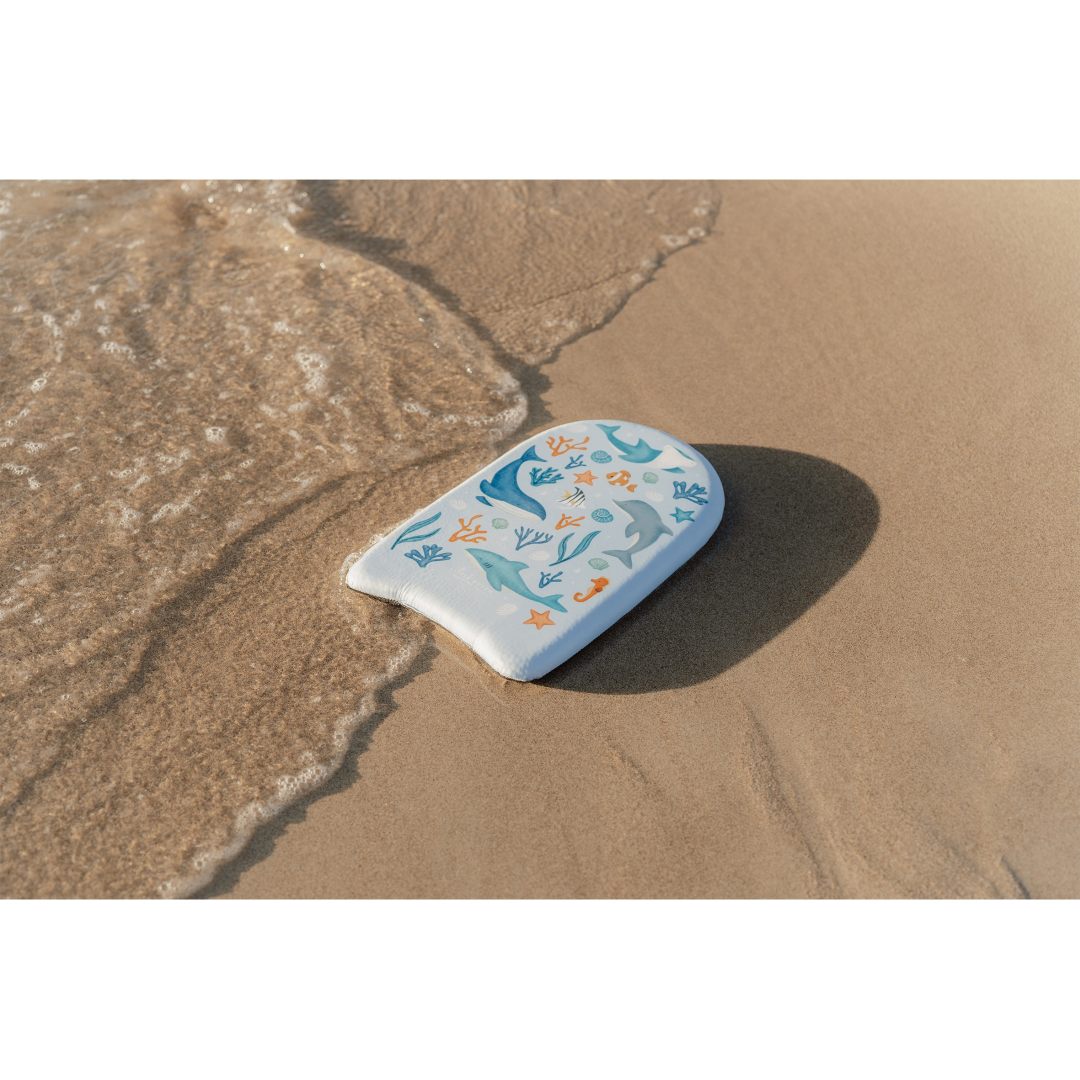 Ocean Dreams Blue Schwimmbrett für Kinder – Detailansicht des blauen Schaumstoffbretts
