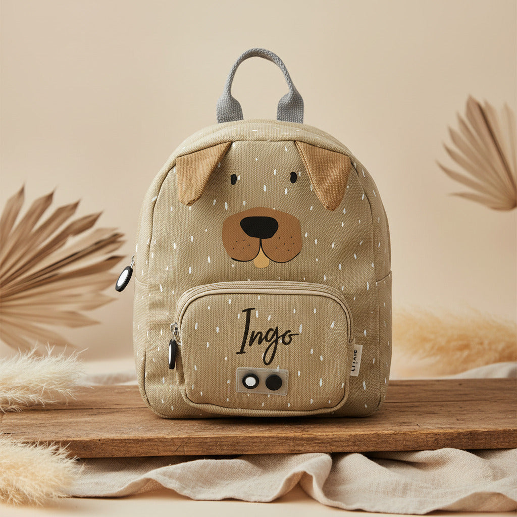 Trixie Rucksack klein Herr Hund – mit aufgedrucktem Namen in einer Szene