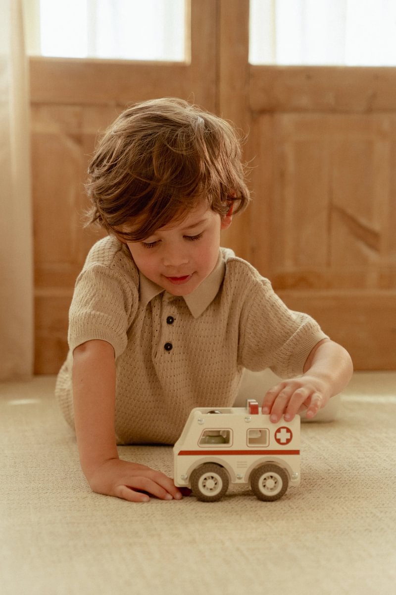 Holz-Krankenwagen White Essentials von Little Dutch