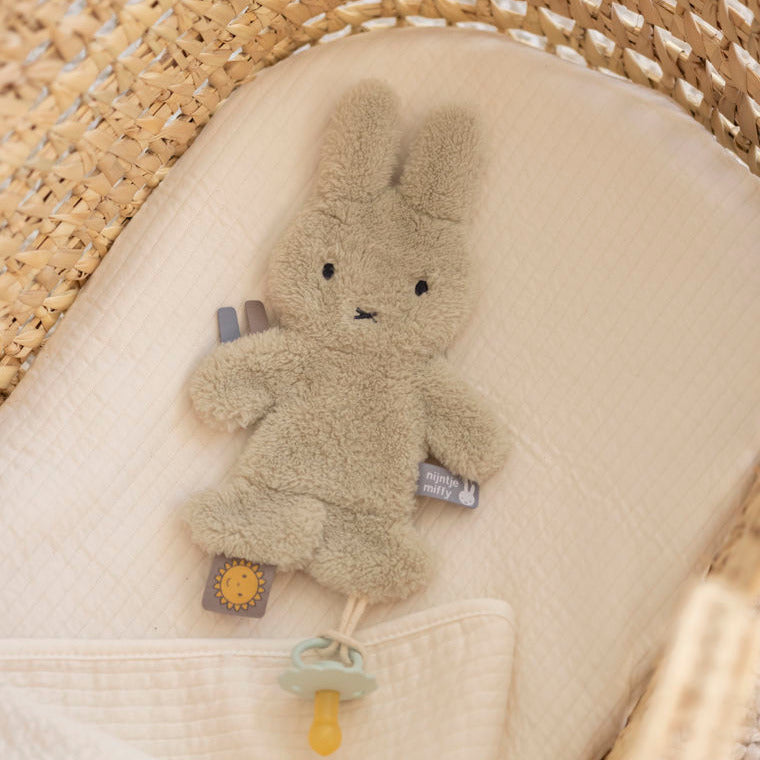 Przytulanka do smoczka Miffy Fluffy zielona 23 cm dla niemowląt
