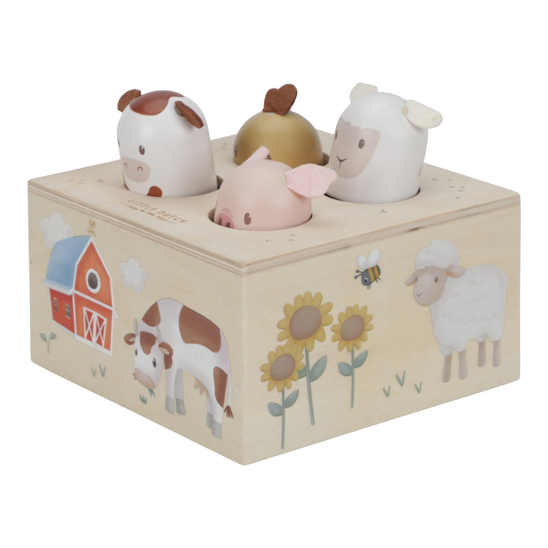 Little Dutch Pop-up Spiel Little Farm – weitere Ansicht des interaktiven Holzspielzeugs mit Bauernhoftieren und freundlichen Illustrationen