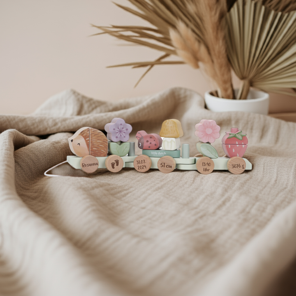 Personalisierter Holzzug Igel zur Geburt – Fairy Garden