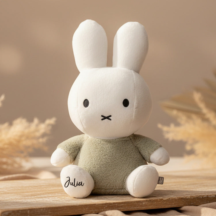 Miffy Kuscheltier Fluffy Grün 35 cm – Beispiel mit personalisiertem Namen