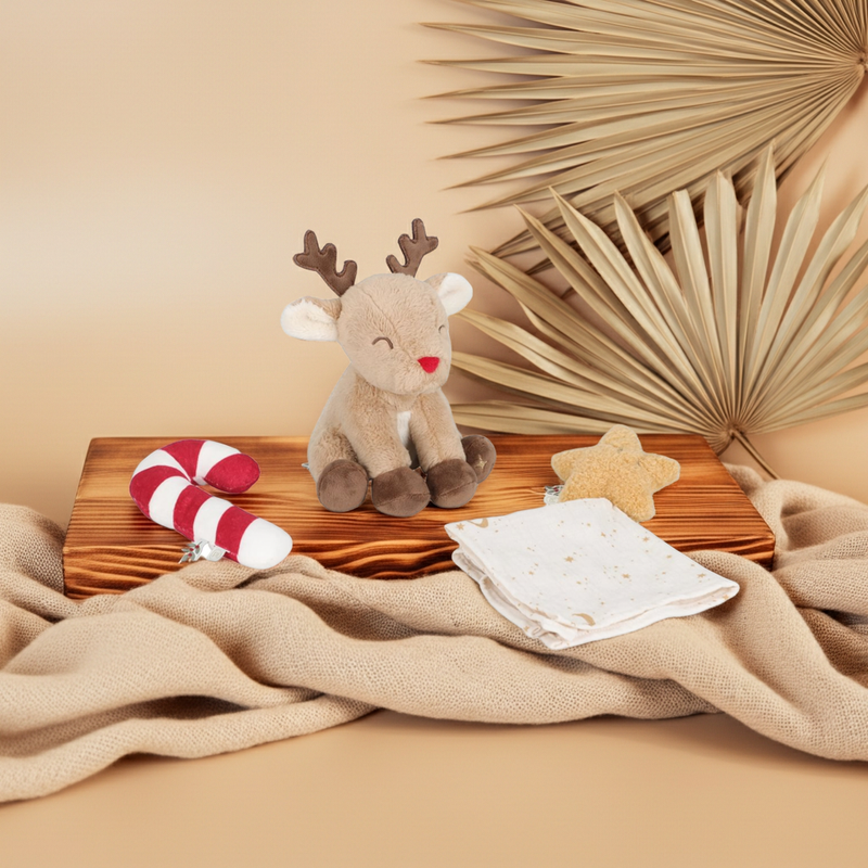 Weihnachts-Geschenkset für Babys mit Schmusetuch, Rassel und Rentier-Kuscheltier