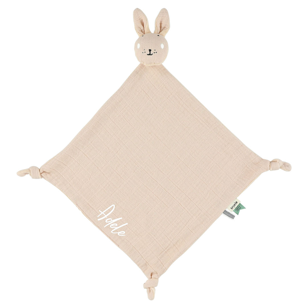Personalisierbares Trixie Schnuffeltuch Bliss Blossom Frau Hase mit Plott – rosa Musselin-Kuscheltuch als persönliches Babygeschenk