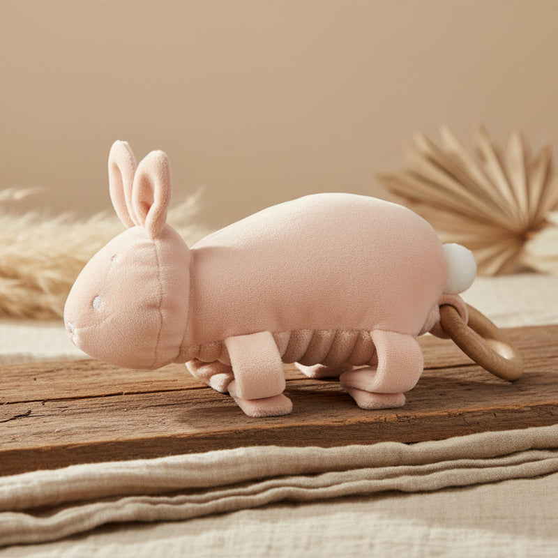 Trixie Spieluhr Frau Hase in Rosa – weiches Musikspielzeug mit Spiegel