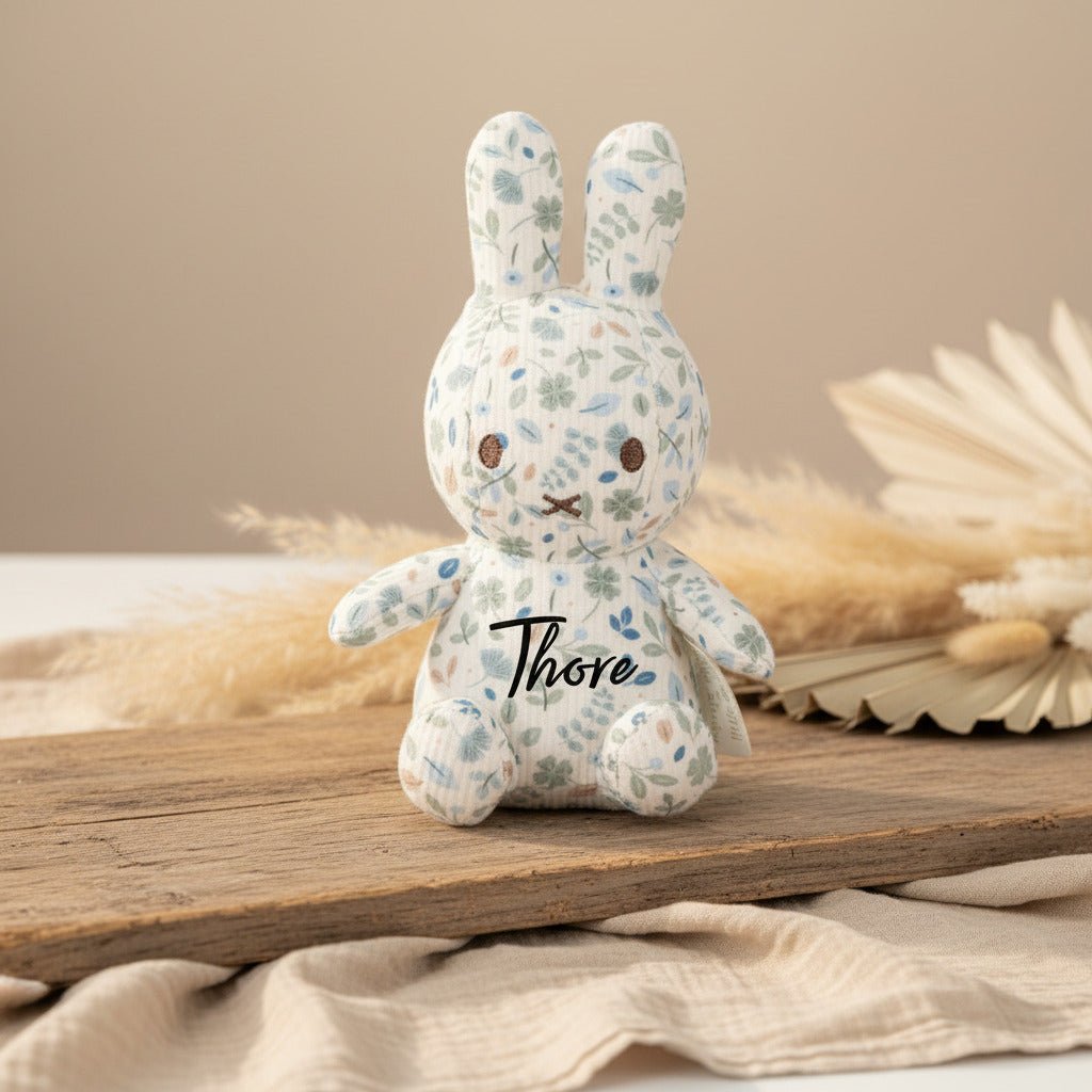 Miffy Kuscheltier Lucky Leaves 15 cm in Blau – Produktansicht