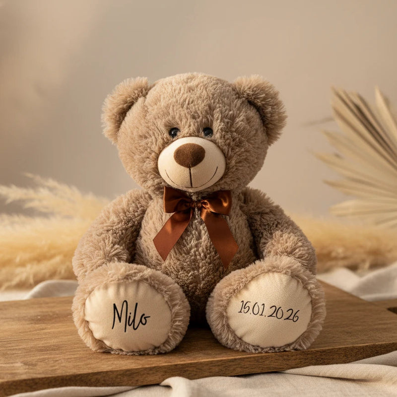 Personalisierter Teddybär in Taupe Hellbraun mit Name und Geburtsdatum – Kuscheltier zur Geburt